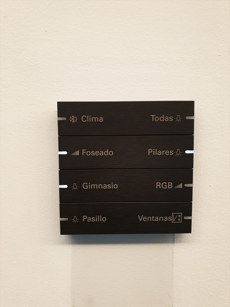 Pulsador KNX grabado con escenas