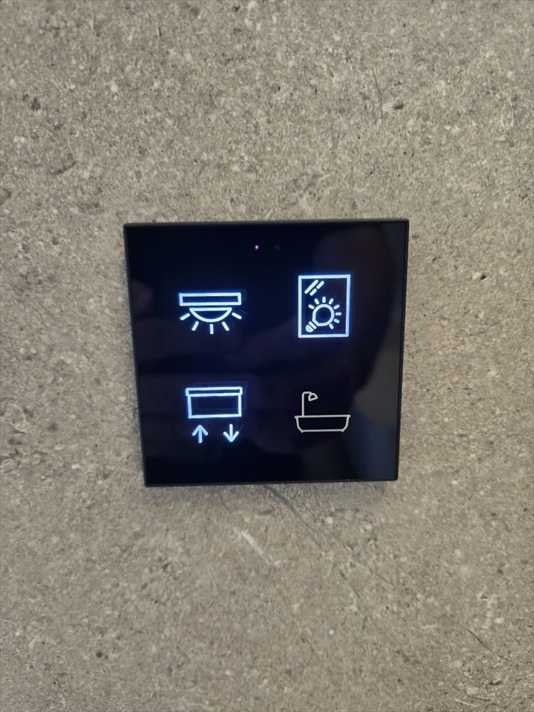 Pulsador táctil KNX retroiluminado