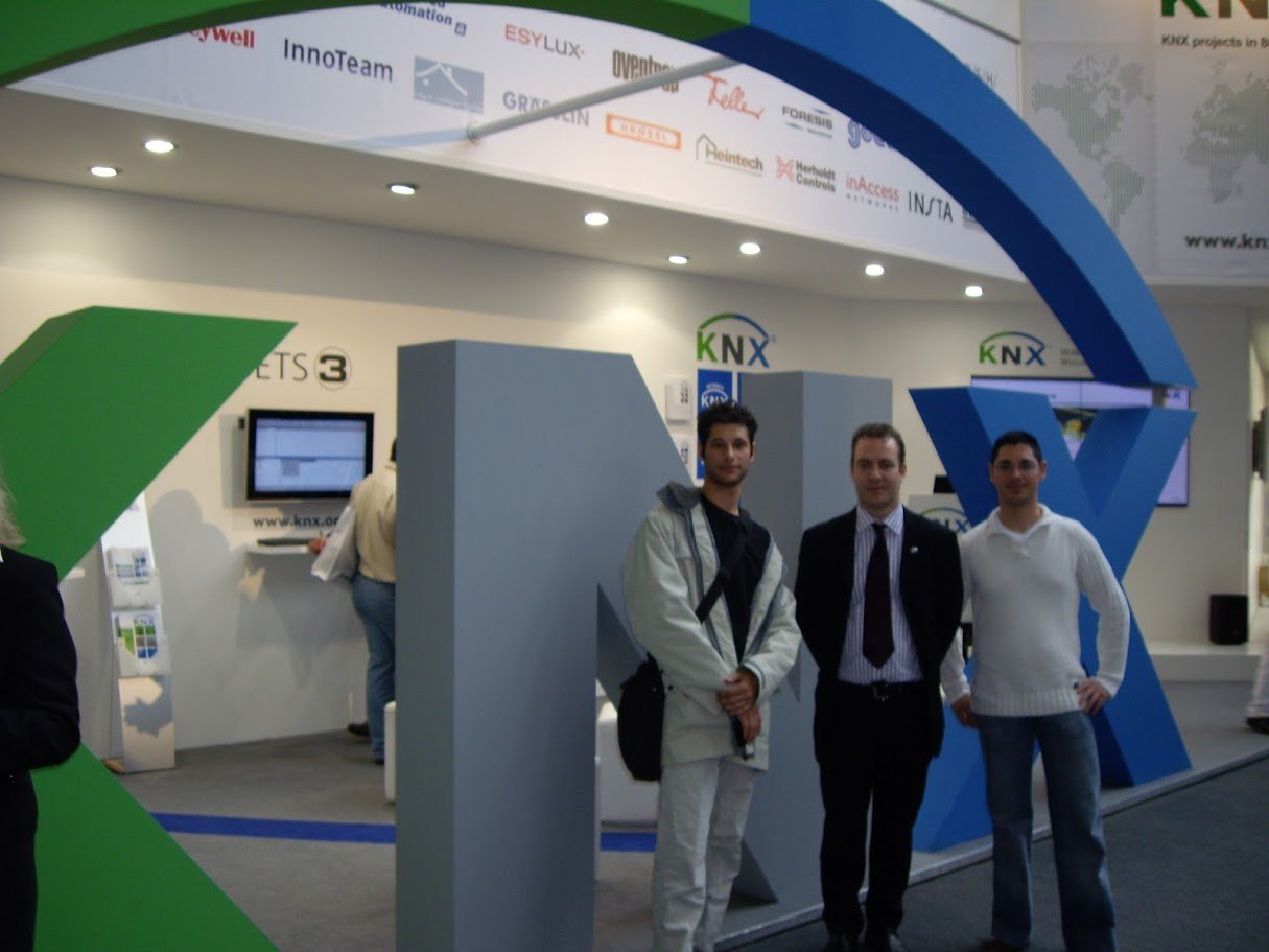 NOTRE ÉQUIPE SUR LE STAND KNX · LIGHT + BUILDING, FRANCFORT 2006